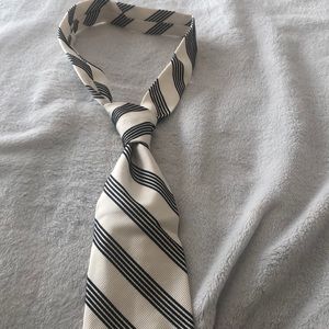 Like new Brooks Brothers Extra Long Tie